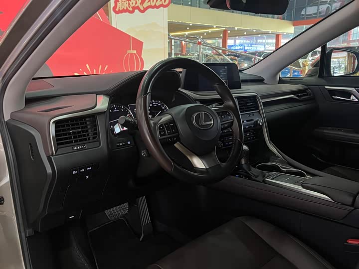 Фото 7 - Lexus RX