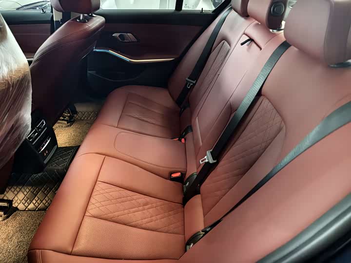 Photo 8 - BMW 3 Series