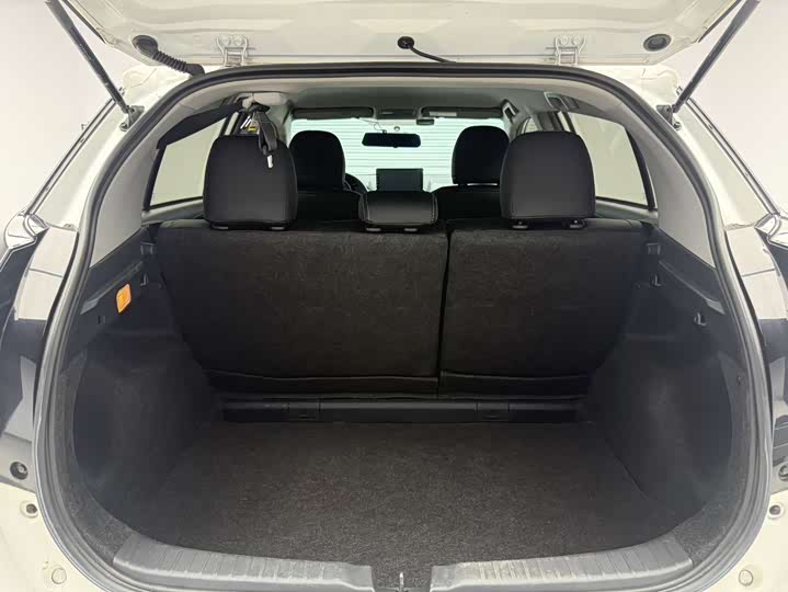 Photo 9 - Toyota Yaris L Hatchback