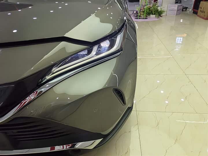 Фото 9 - Toyota Harrier