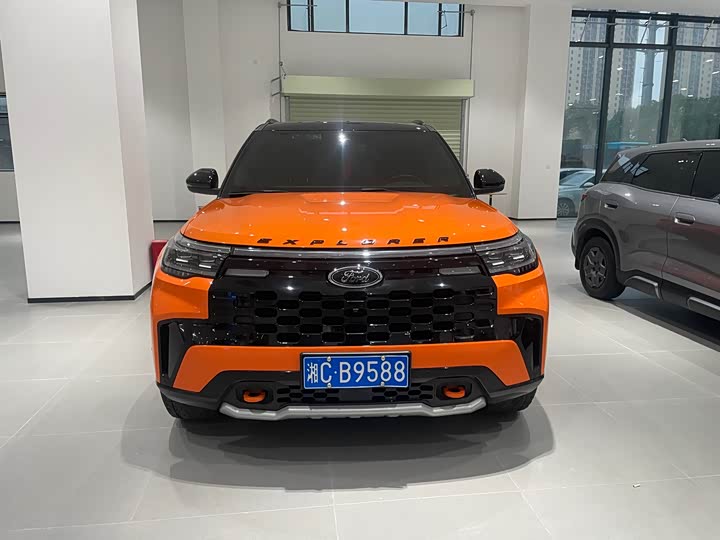 Photo 2 - Ford Explorer