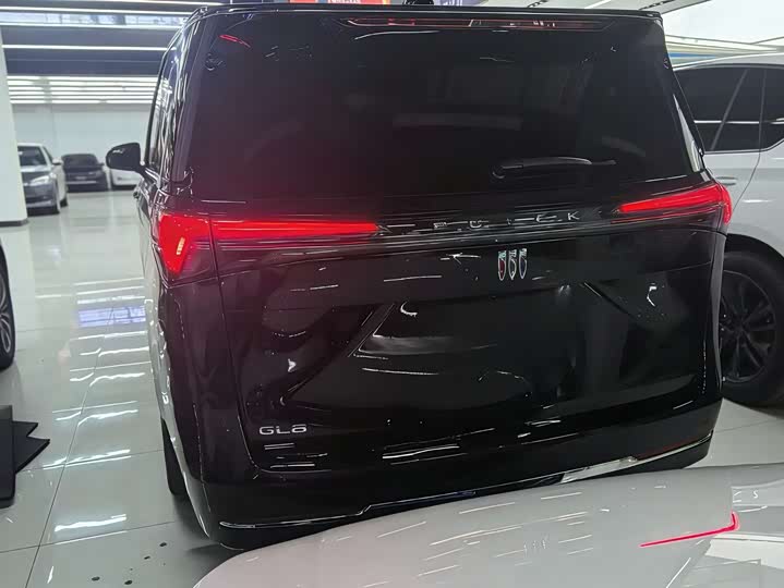 Фото 2 - Buick GL8 Hybrid