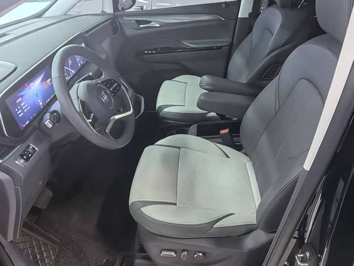 Фото 3 - Buick GL8 Hybrid