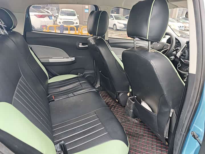 Фото 9 - Changan BenBen E-Star