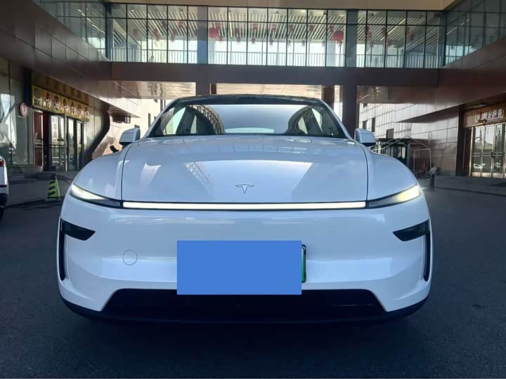 Photo 1 - Tesla Model Y