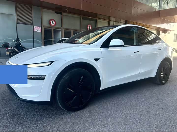 Photo 2 - Tesla Model Y