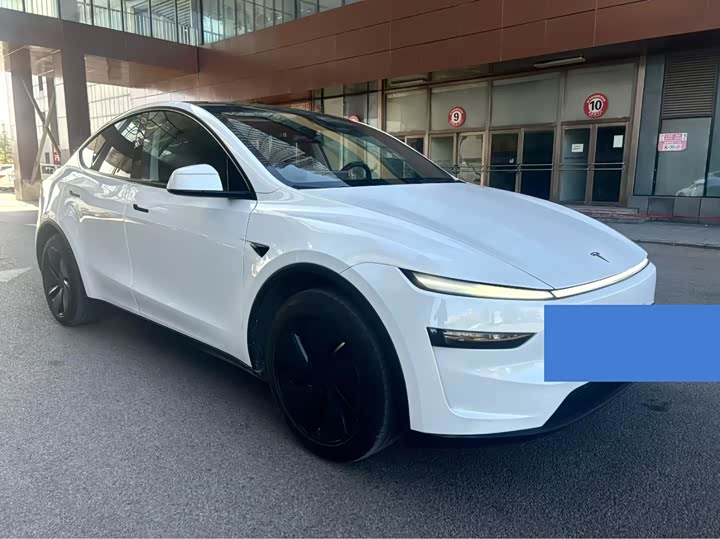 Photo 3 - Tesla Model Y