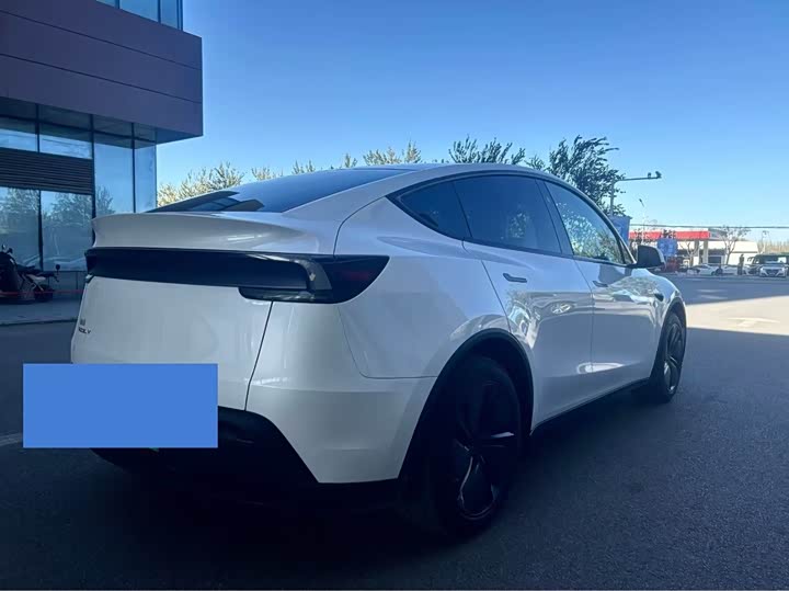 Photo 4 - Tesla Model Y