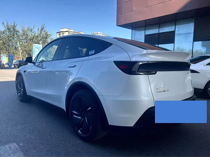 Photo 5 - Tesla Model Y