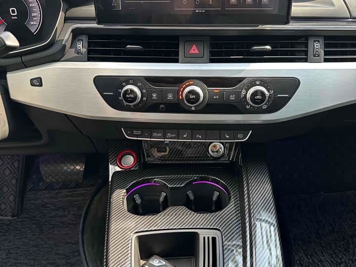 Фото 7 - Audi A4L