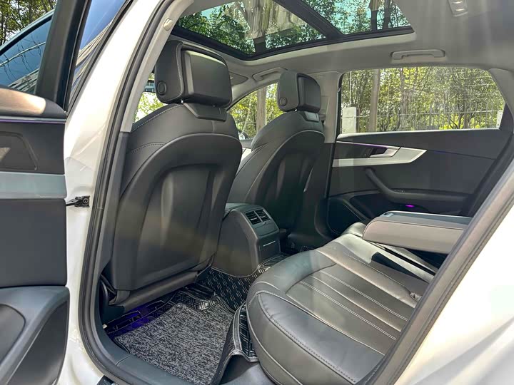 Фото 8 - Audi A4L