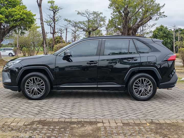 Photo 3 - Toyota Wildlander