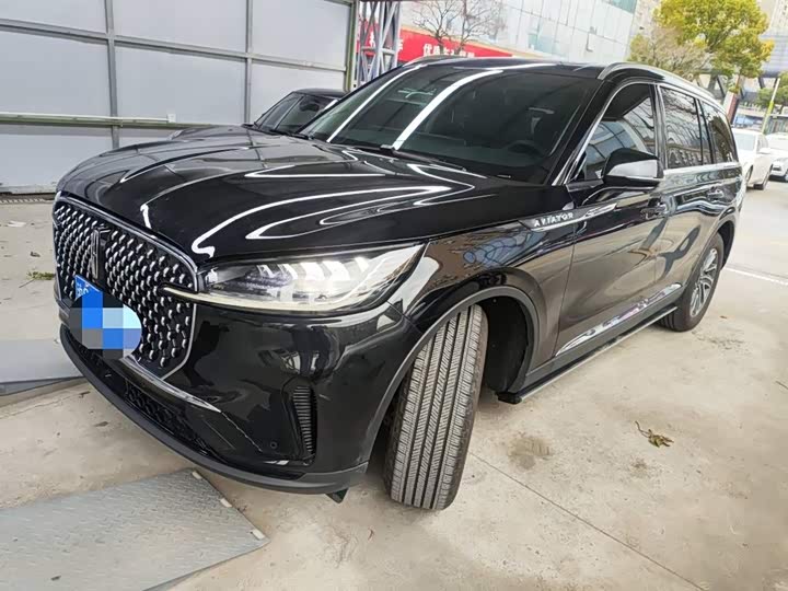 Фото 1 - Lincoln Aviator