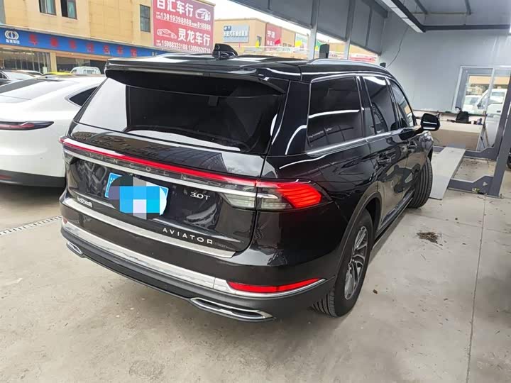 Фото 2 - Lincoln Aviator