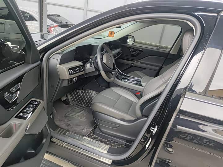 Фото 7 - Lincoln Aviator