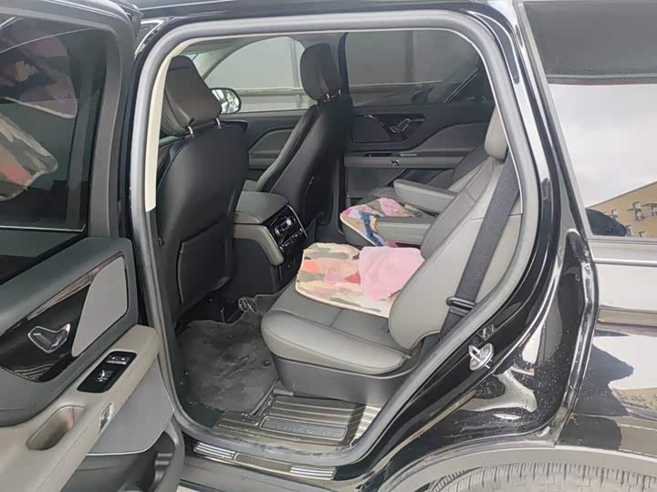 Фото 8 - Lincoln Aviator