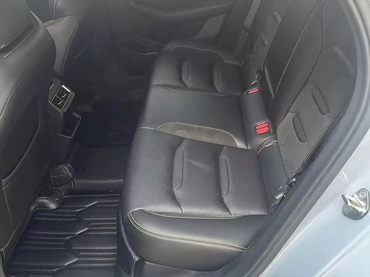 Фото 7 - Geely Preface