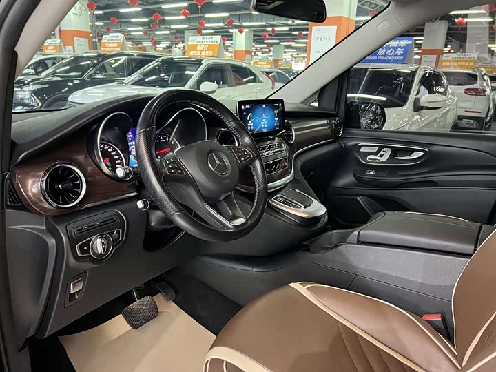 Фото 5 - Mercedes-Benz V-Class