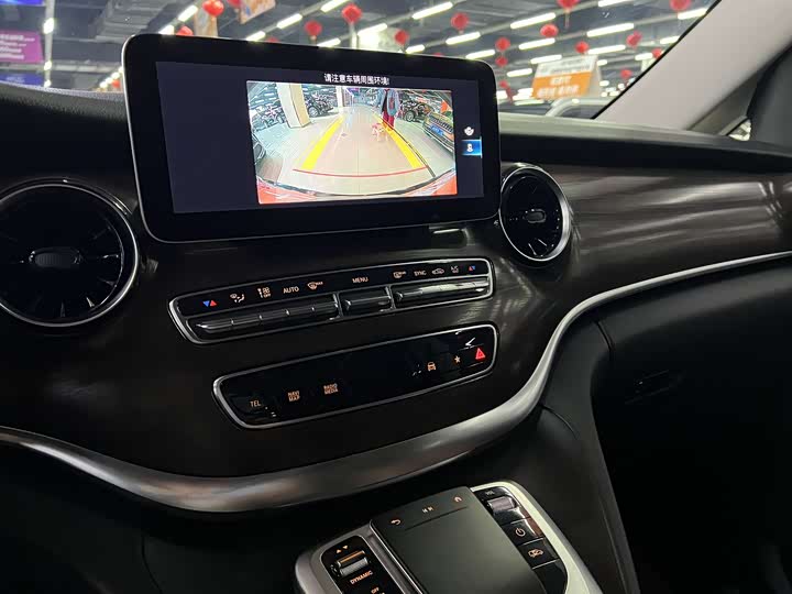 Фото 9 - Mercedes-Benz V-Class