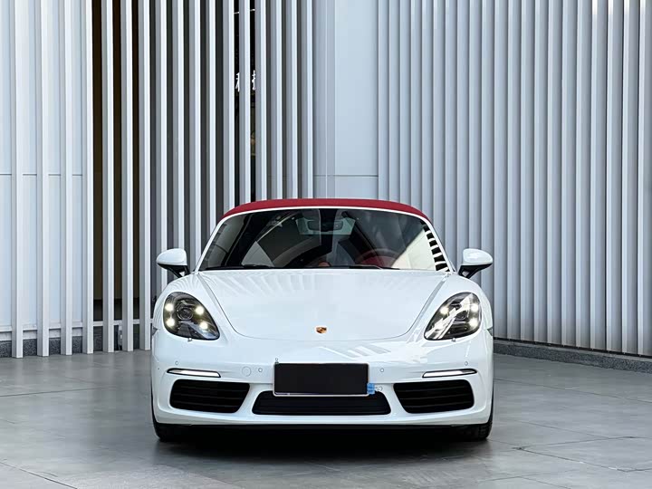 Photo 2 - Porsche 718