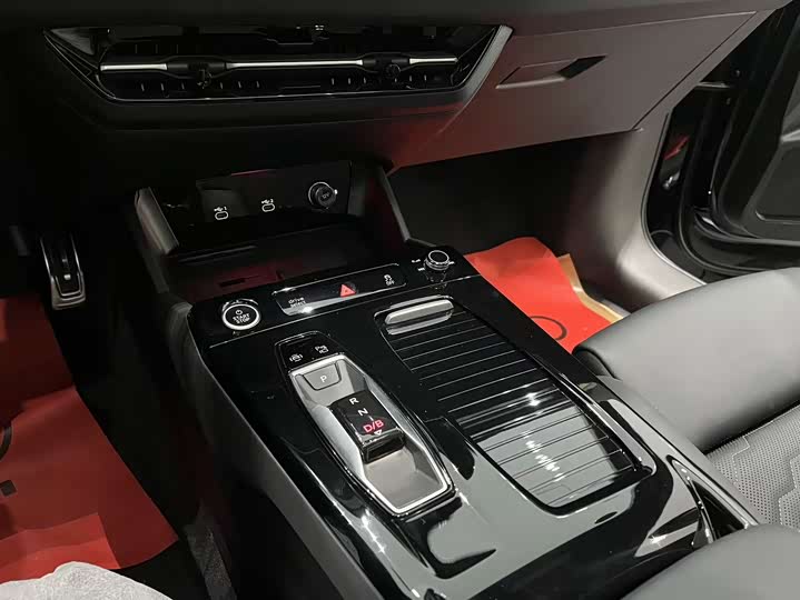 Фото 9 - Audi Q6L e-tron