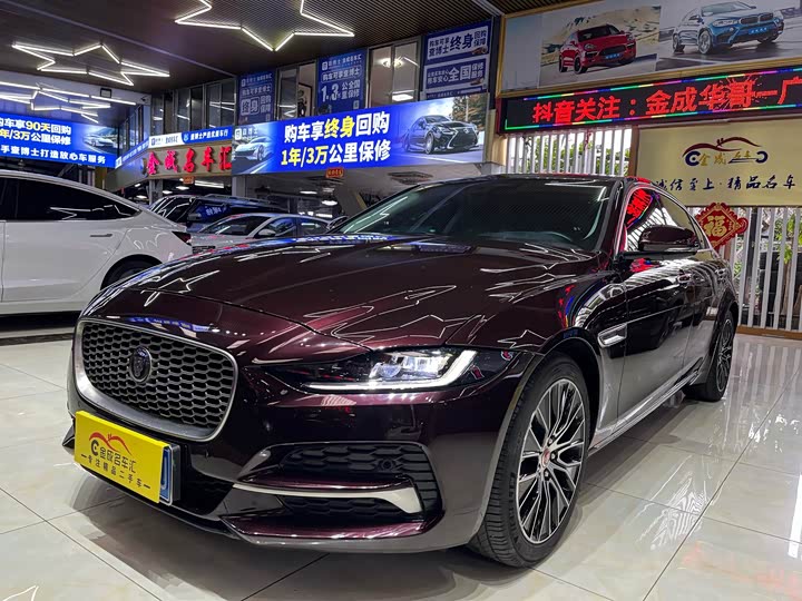 Фото 1 - Jaguar XE L