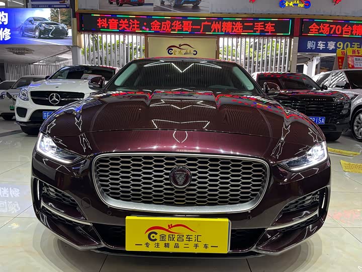 Фото 2 - Jaguar XE L