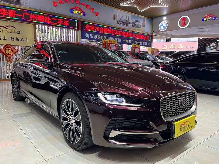 Фото 3 - Jaguar XE L