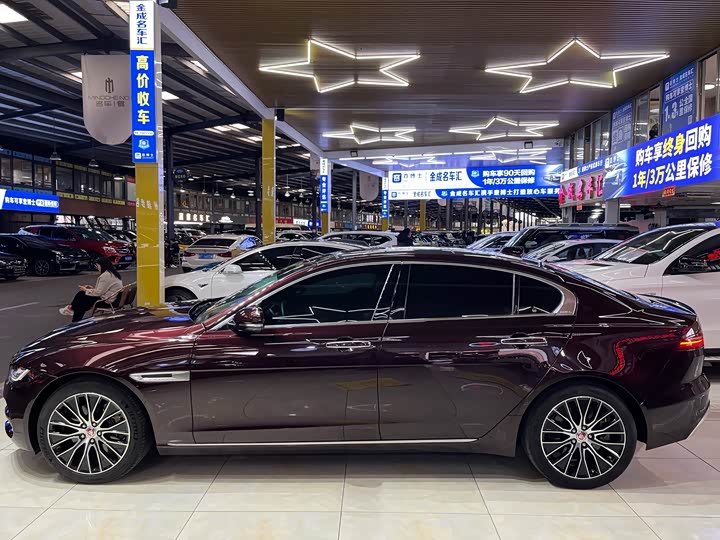 Фото 4 - Jaguar XE L