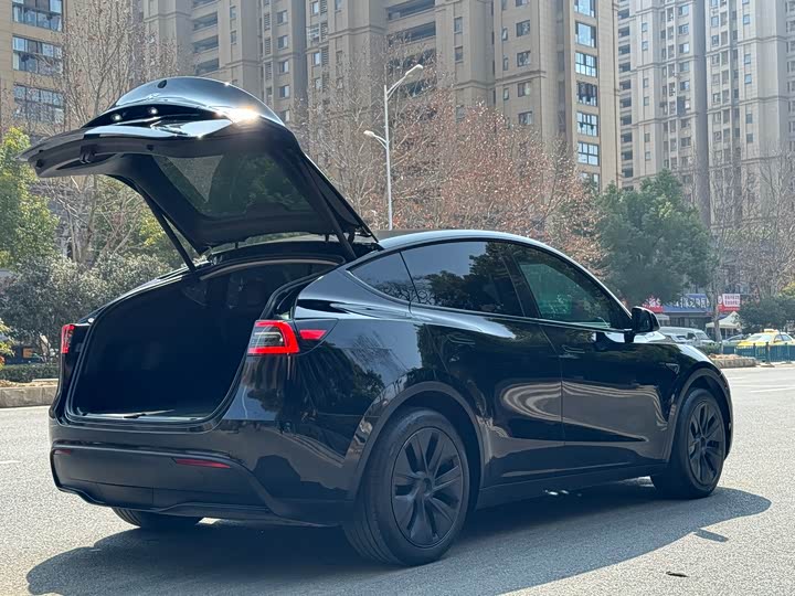Photo 5 - Tesla Model 3