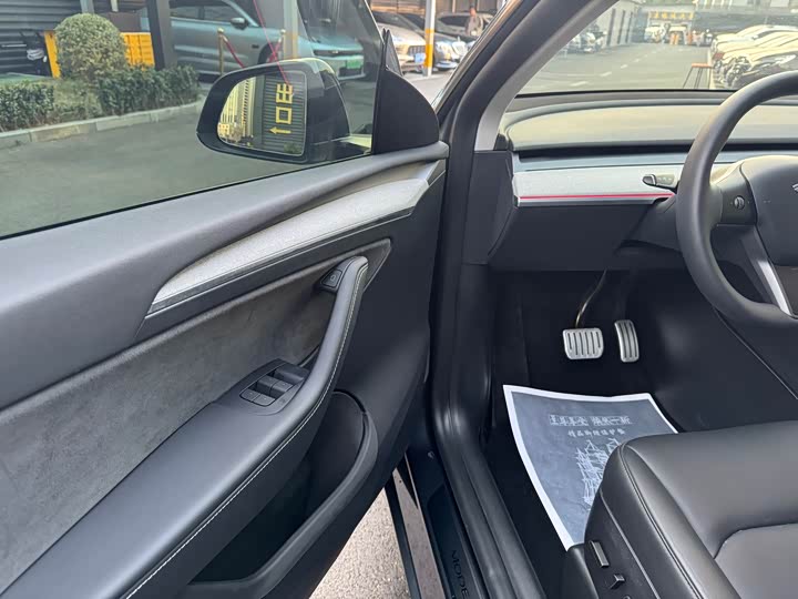 Photo 7 - Tesla Model 3