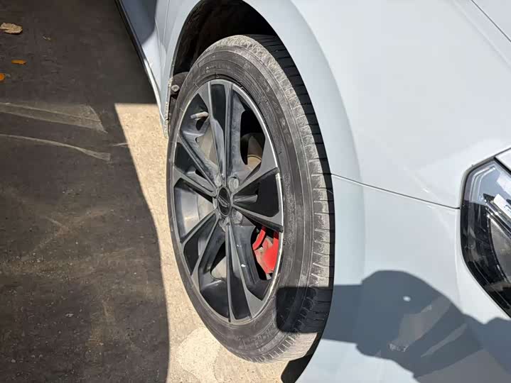 Фото 3 - Geely Preface