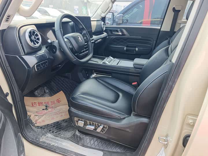 Фото 4 - Tank 300