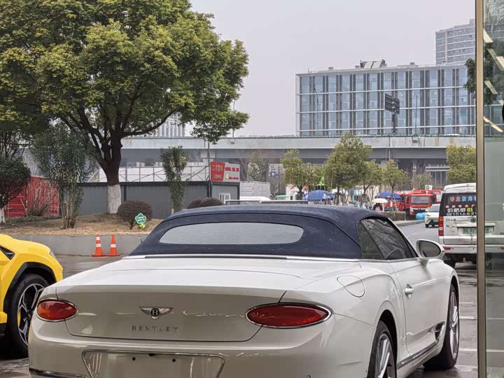 Фото 3 - Bentley Continental GT