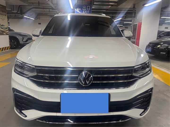 Фото 2 - Volkswagen Tiguan L Pro