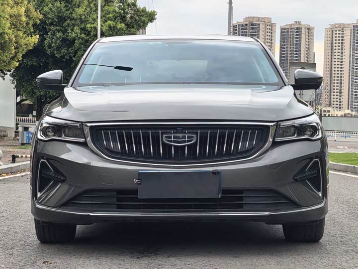 Фото 2 - Geely Emgrand