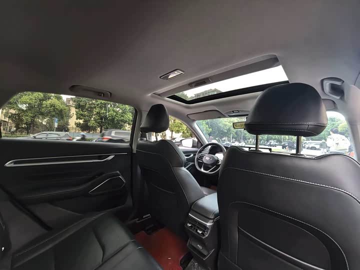 Фото 6 - Geely Emgrand