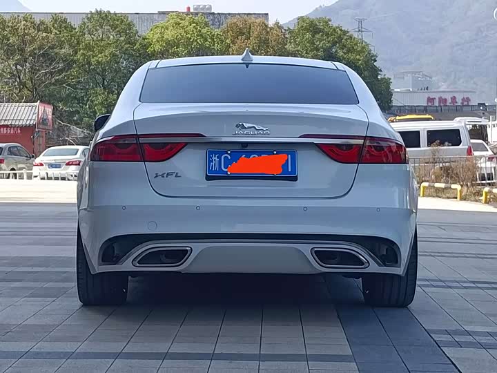 Фото 8 - Jaguar XF L