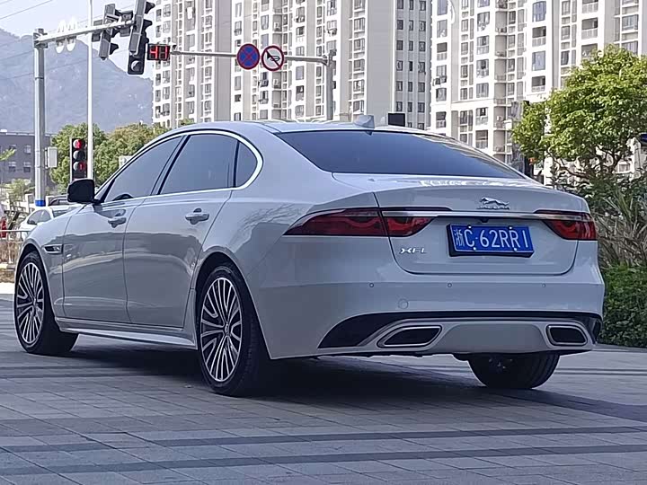 Фото 9 - Jaguar XF L