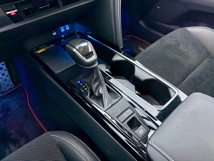 Фото 7 - Toyota Camry