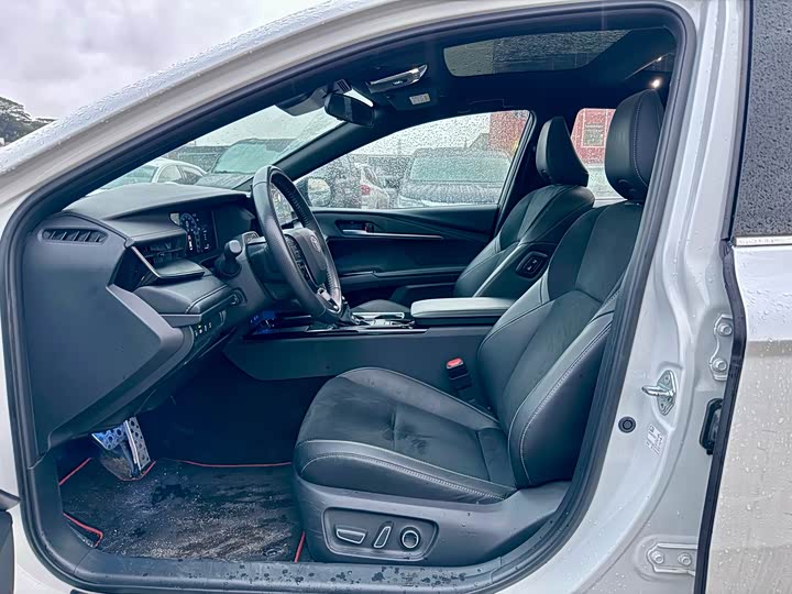 Фото 8 - Toyota Camry