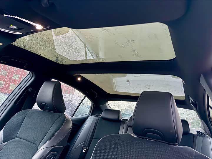 Фото 9 - Toyota Camry