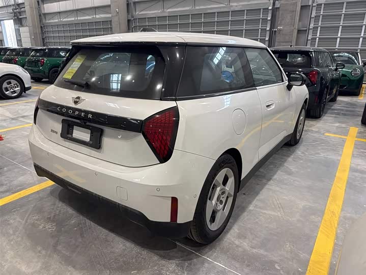 Фото 4 - Mini Cooper