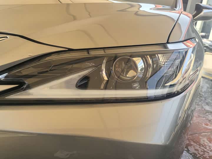 Фото 3 - Lexus ES