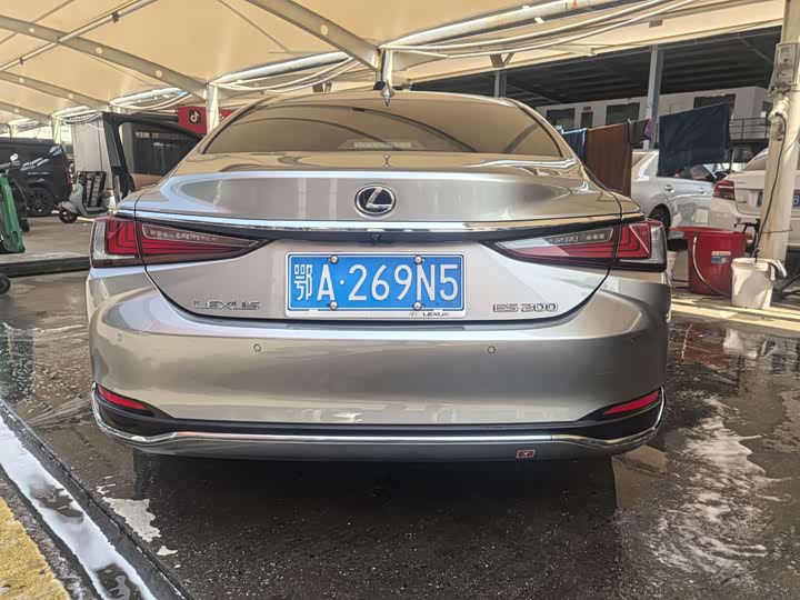 Фото 6 - Lexus ES