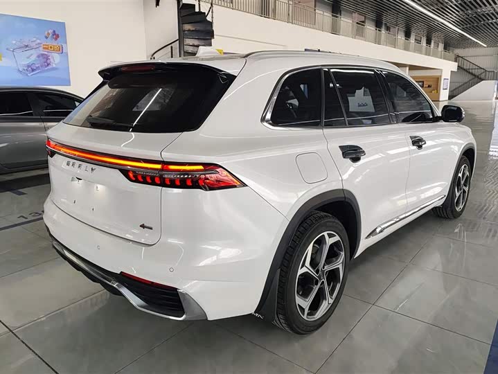 Фото 3 - Geely Monjaro