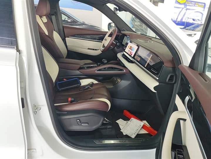 Фото 8 - Geely Monjaro