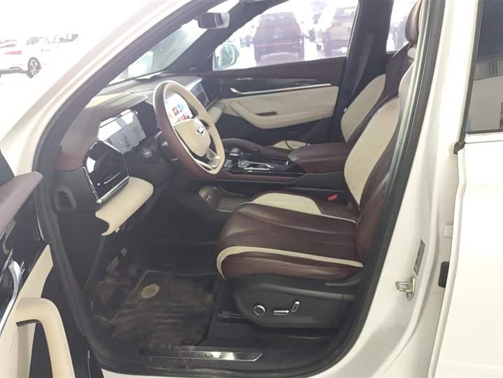 Фото 9 - Geely Monjaro