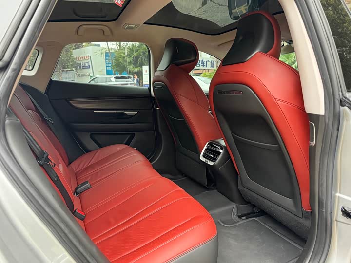 Фото 8 - XPeng P7