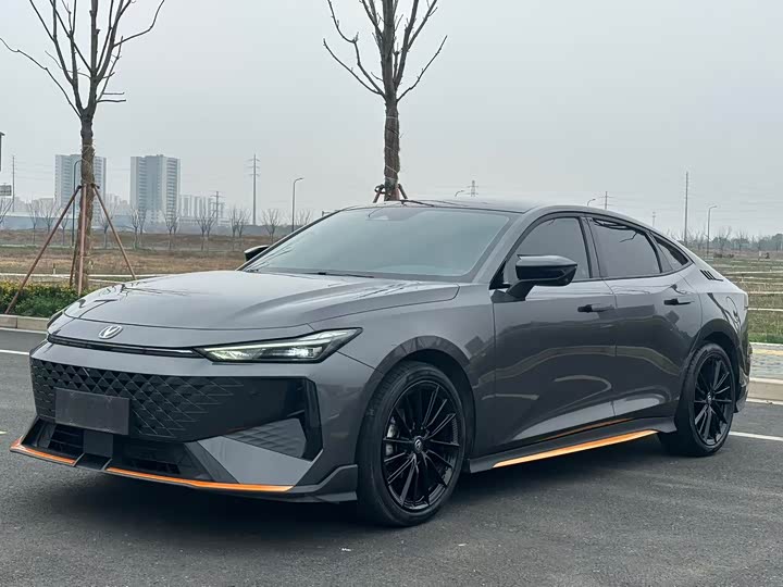 Фото 1 - Changan UNI-V